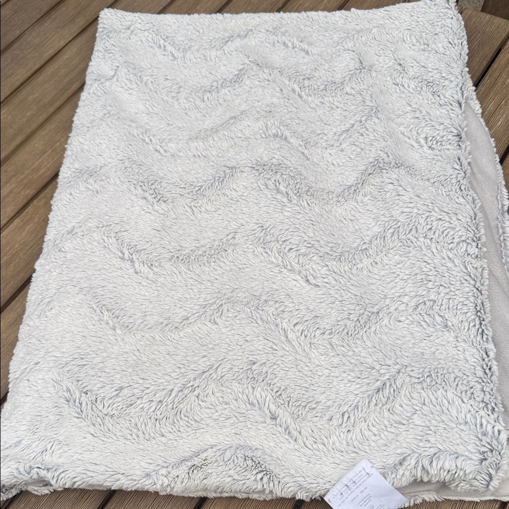 West Elm Faux Fur Throw Blanket – Gray Wave Pattern